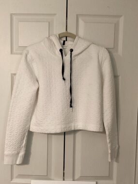 Aeropostale White Quilted Cropped Hoodie with Blue Drawstrings Size Medium